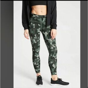ATHLETA Lightning Olive Camo  7/8 High Waisted Leggings Size Small
